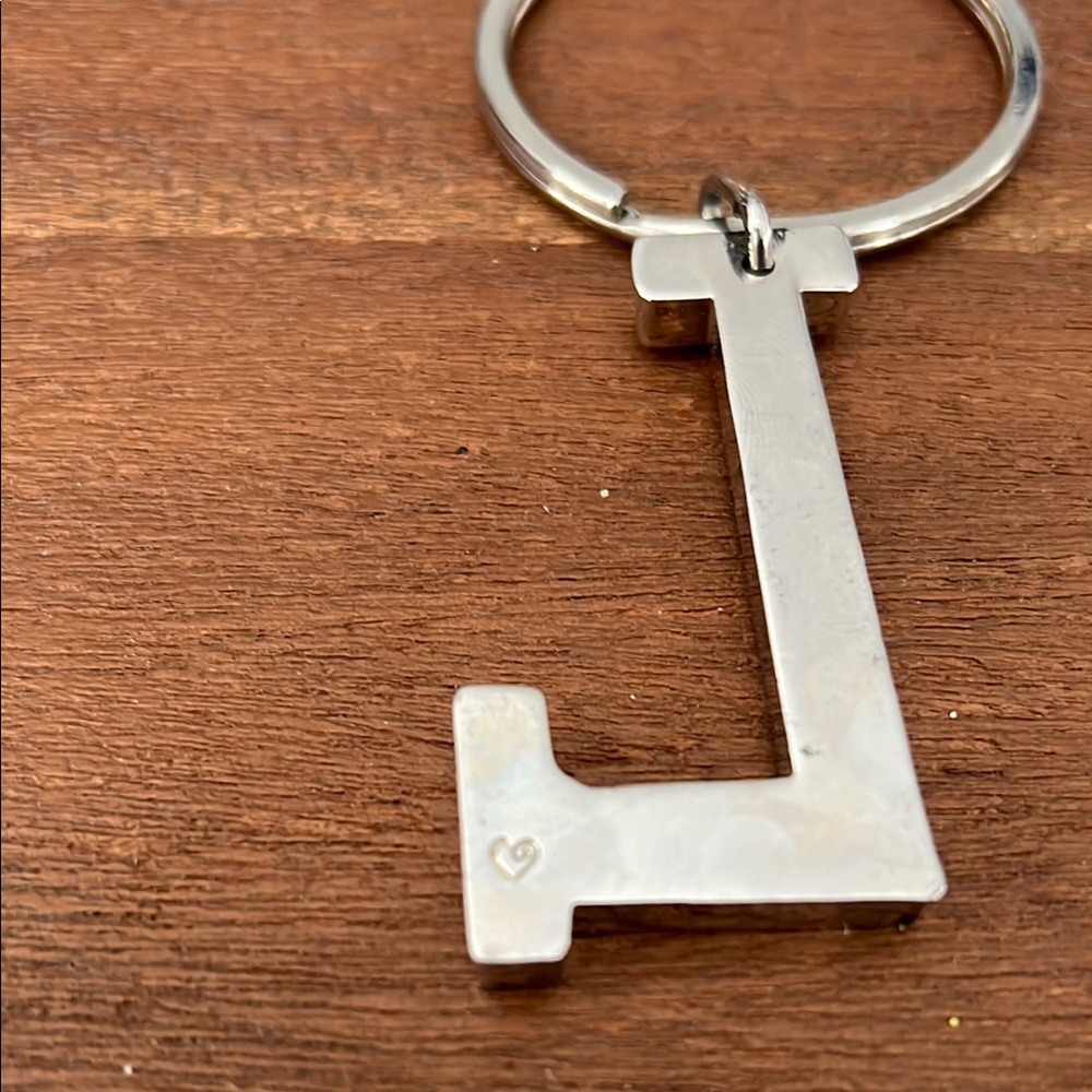 Silver Initial 'L' Keychain - Picture 3 of 3